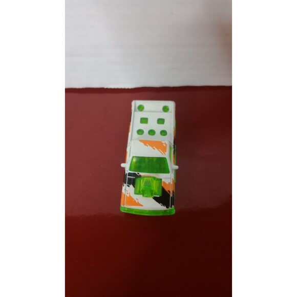 1993 MATCHBOX SPARKERS WHITE & GREEN DODGE DAKOTA REV'EM UP & WATCH SPARKS FLY - Picture 6 of 7